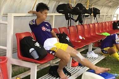 Chấn thương nặng, Đình Trọng phải ra nước ngoài phẫu thuật