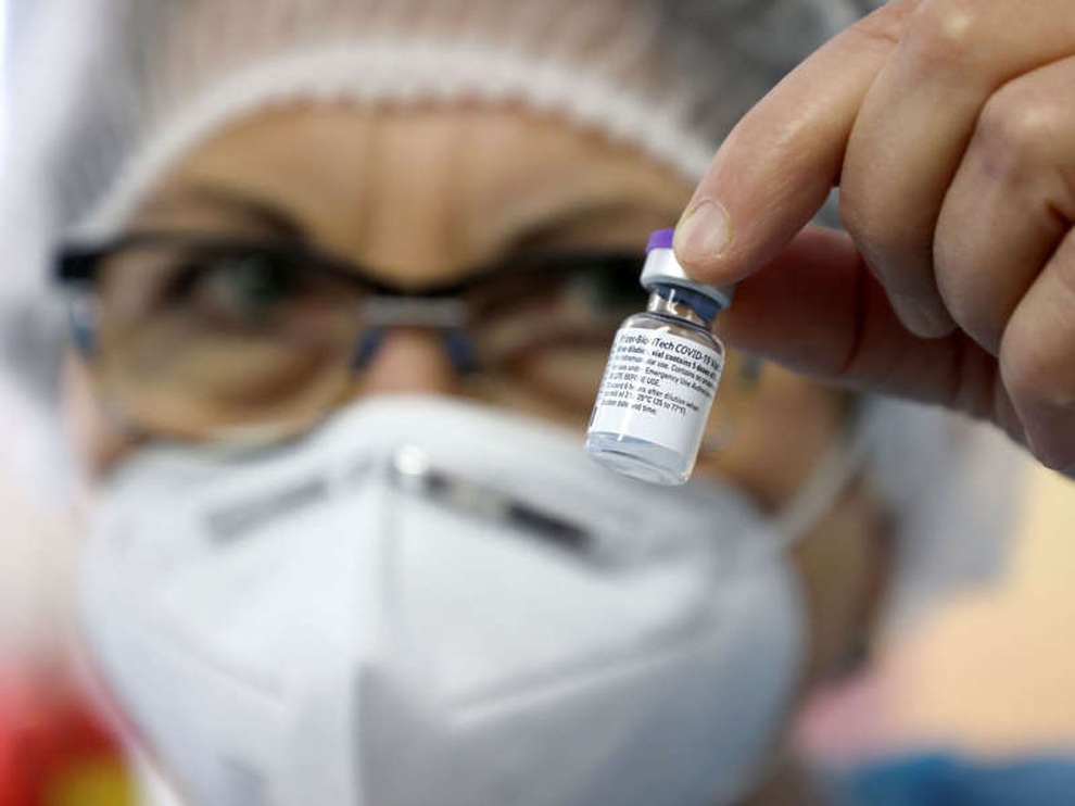 Mức độ bảo vệ khi tiêm một mũi vắc xin Pfizer, AstraZeneca và Moderna - 1 Mức độ bảo vệ khi tiêm một mũi vắc xin Pfizer, AstraZeneca và Moderna - 1