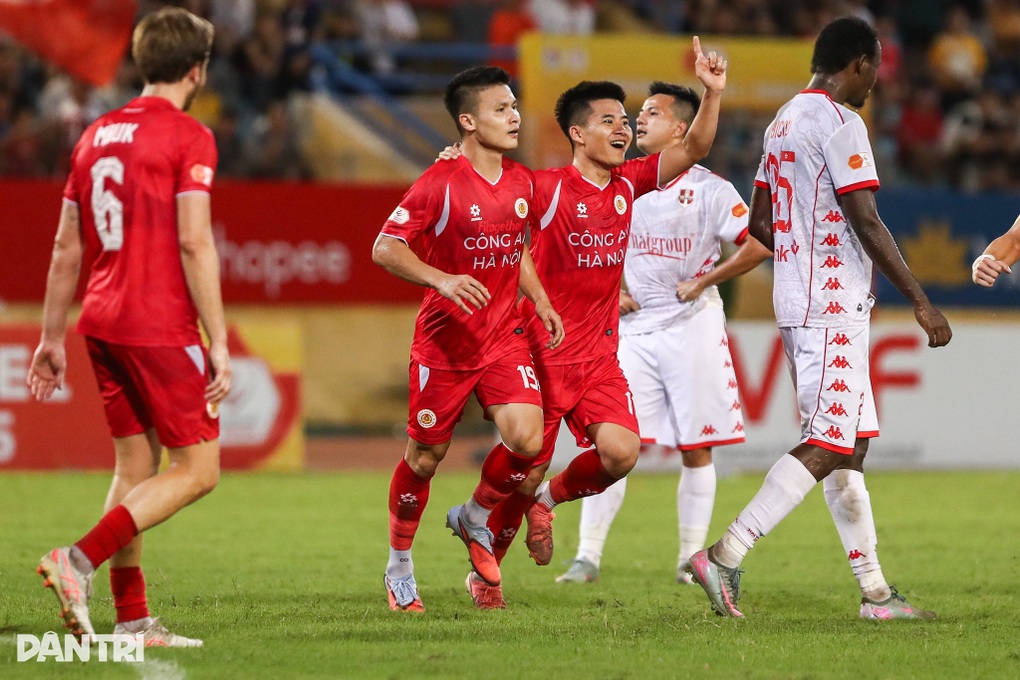 Quang Hải ghi bàn giúp CLB Công an Hà Nội vươn lên dẫn đầu V-League - 2 Quang Hải ghi bàn giúp CLB Công an Hà Nội vươn lên dẫn đầu V-League - 2
