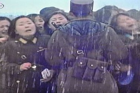 Người Triều Tiên đội mưa tuyết tiễn biệt Chủ tịch Kim Jong-il