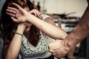 Không thể coi tát vợ mấy cái là chuyện vặt