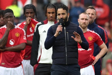 HLV Amorim xin lỗi người hâm mộ Man Utd, hứa hẹn tương lai tươi sáng