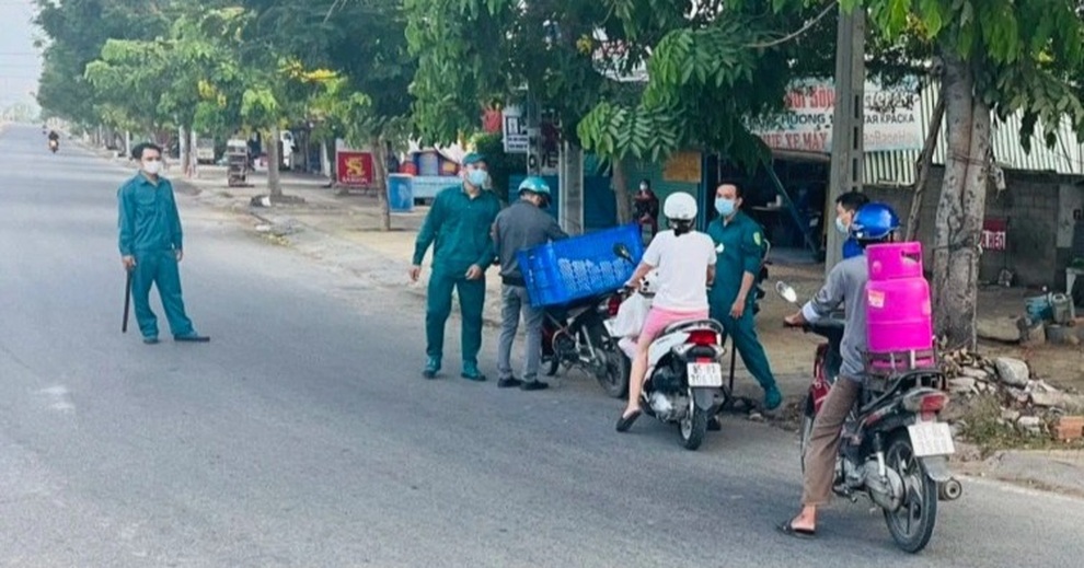 Phường thu phí cấp giấy đi đường, Chủ tịch bị tạm đình chỉ công tác - 1 Phường thu phí cấp giấy đi đường, Chủ tịch bị tạm đình chỉ công tác - 1