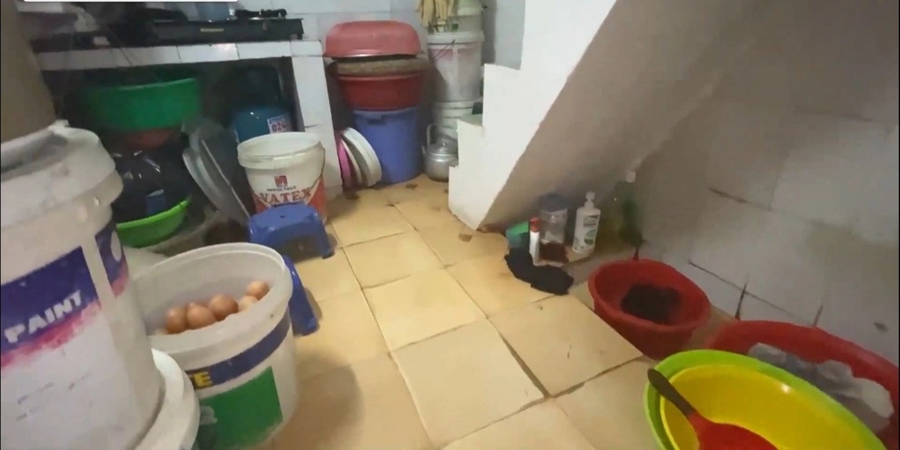 Nhà hộp diêm không phòng vệ sinh siêu nhỏ, giá 110 triệu đồng/m2 - 2 Nhà hộp diêm không phòng vệ sinh siêu nhỏ, giá 110 triệu đồng/m2 - 2