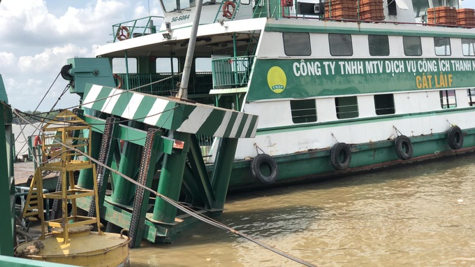 Tàu biển va vào cầu phao, bến phà Cát Lái bị ảnh hưởng thế nào? - Ảnh 1. Tàu biển va vào cầu phao, bến phà Cát Lái bị ảnh hưởng thế nào? - Ảnh 1.