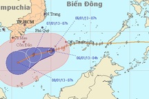 Bão mạnh vẫn loanh quanh trên biển Đông
