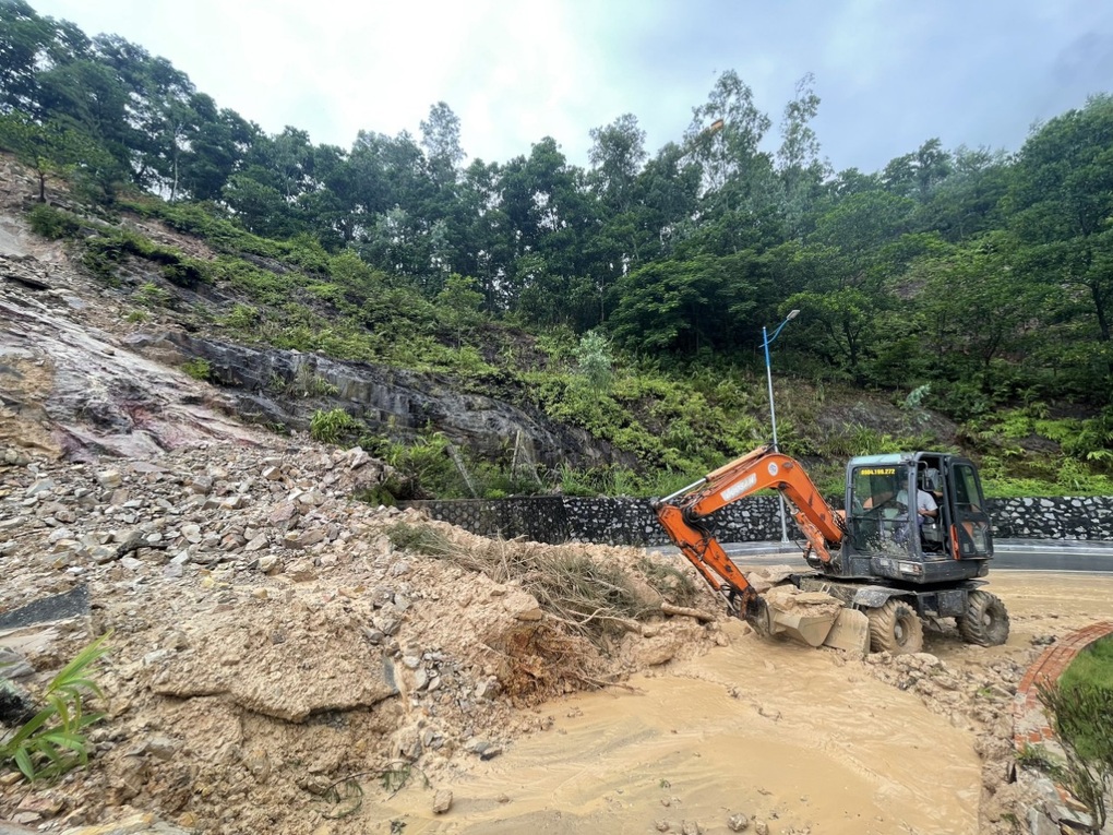 Nhiều đô thị ngập nặng sau bão, hàng trăm cây xanh gãy đổ - 7 Nhiều đô thị ngập nặng sau bão, hàng trăm cây xanh gãy đổ - 7
