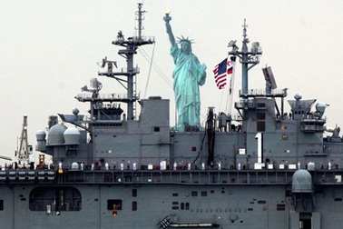 Tàu hải quân Mỹ tề tựu về New York
