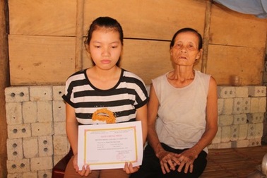  Hai anh em khốn đốn vì mất cả bố lẫn mẹ