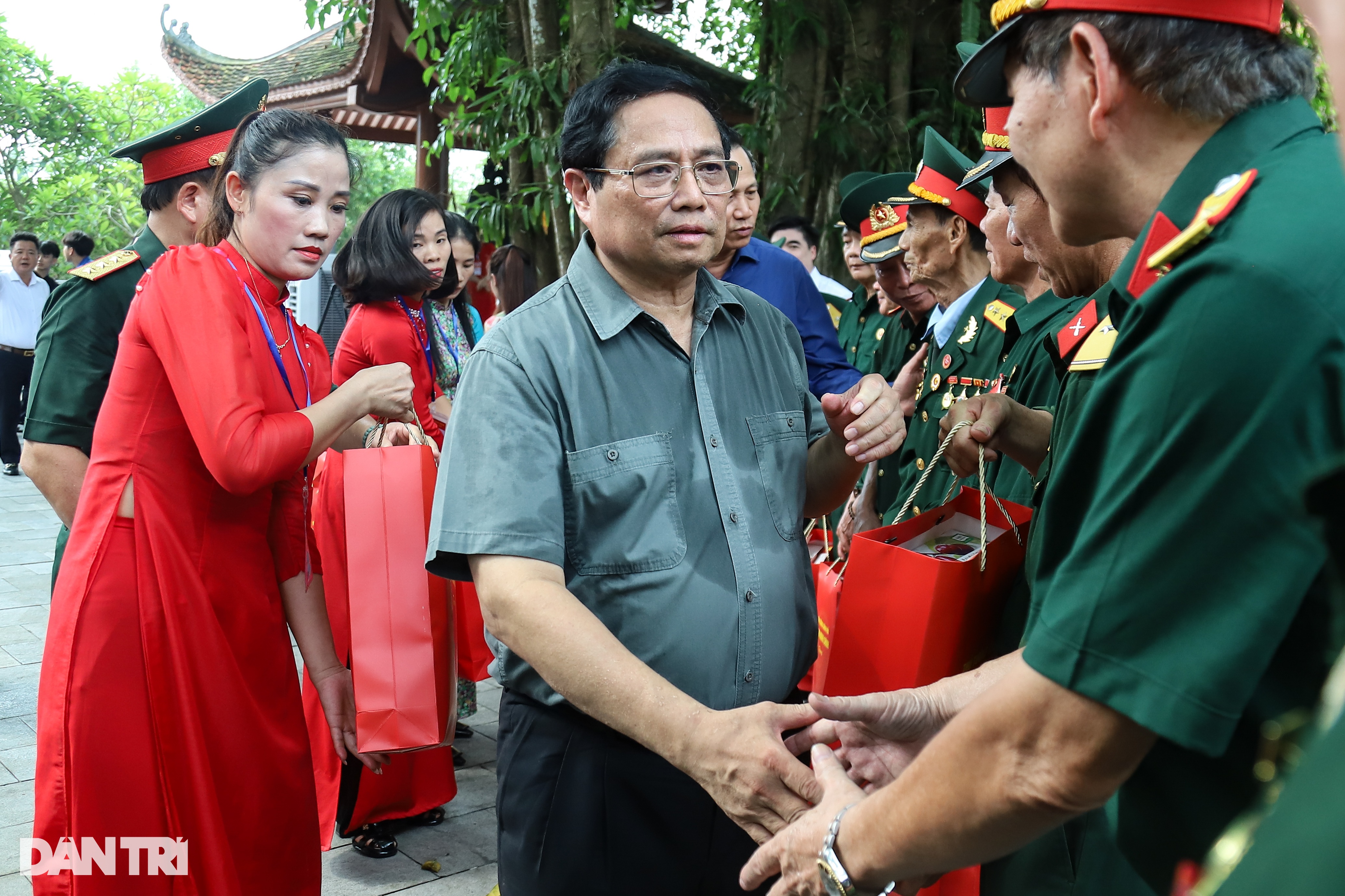 View - Thủ tướng dâng hương tại nơi khởi đầu Ngày Thương binh - Liệt sĩ | Báo Dân trí