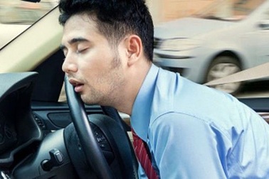 Bạn có biết cách tránh buồn ngủ khi đang lái xe?