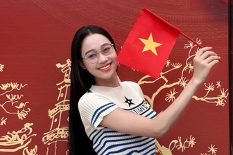 Hoa hậu sinh năm 2005 góp mặt trong lễ diễu binh, diễu hành 2/9 là ai?