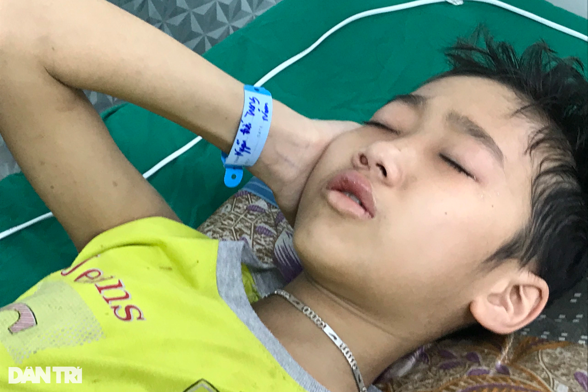 Người mẹ nghèo nuốt nước mắt đau đớn nhìn con đang quằn quại chết dần - 3 Người mẹ nghèo nuốt nước mắt đau đớn nhìn con đang quằn quại chết dần - 3