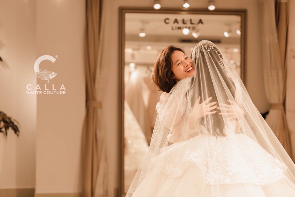 365 ngày cùng 10 tác phẩm áo cưới mang tên Calla Haute Couture - 11 365 ngày cùng 10 tác phẩm áo cưới mang tên Calla Haute Couture - 11