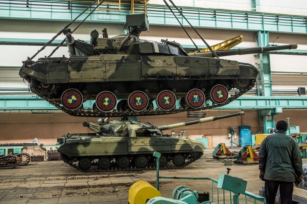 Nga pháo kích phá hủy cơ sở lắp ráp xe tăng của Ukraine - 3 Nga pháo kích phá hủy cơ sở lắp ráp xe tăng của Ukraine - 3