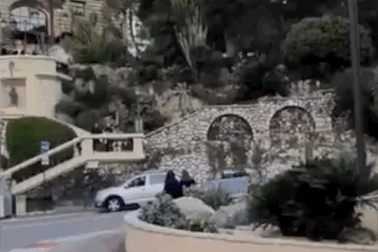 Xe bé mà ham tốc độ, tài xế trả giá đắt tại khúc cua huyền thoại ở Monaco