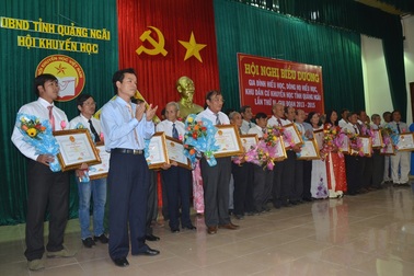 Tôn vinh Khu dân cư khuyến học, gia đình cùng dòng họ hiếu học xuất sắc