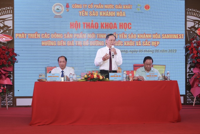 Nguyễn Đắc Tài-Chủ tịch Liên hiệp các Hội Khoa học và Kỹ thuật tỉnh Khánh Hòa điều hành hội thảo