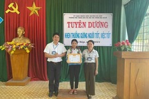 Tuyên dương nữ sinh dân tộc Nùng nhặt được tiền trả lại người bị mất
