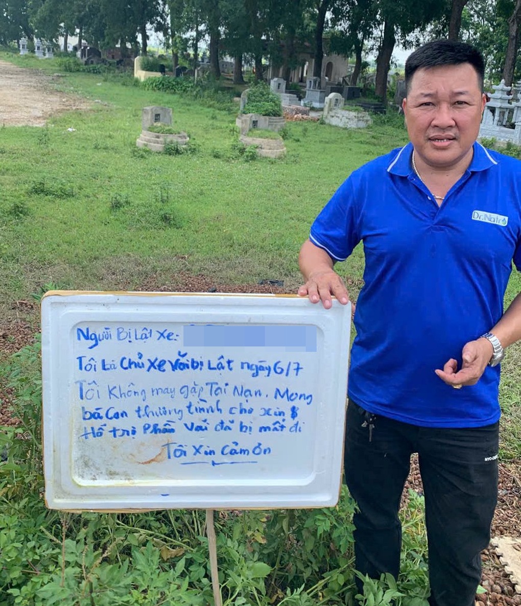 Vụ ô tô chở 4 tấn vải bị lật: Người dân chuyển 40 triệu đồng cho chủ xe - 1