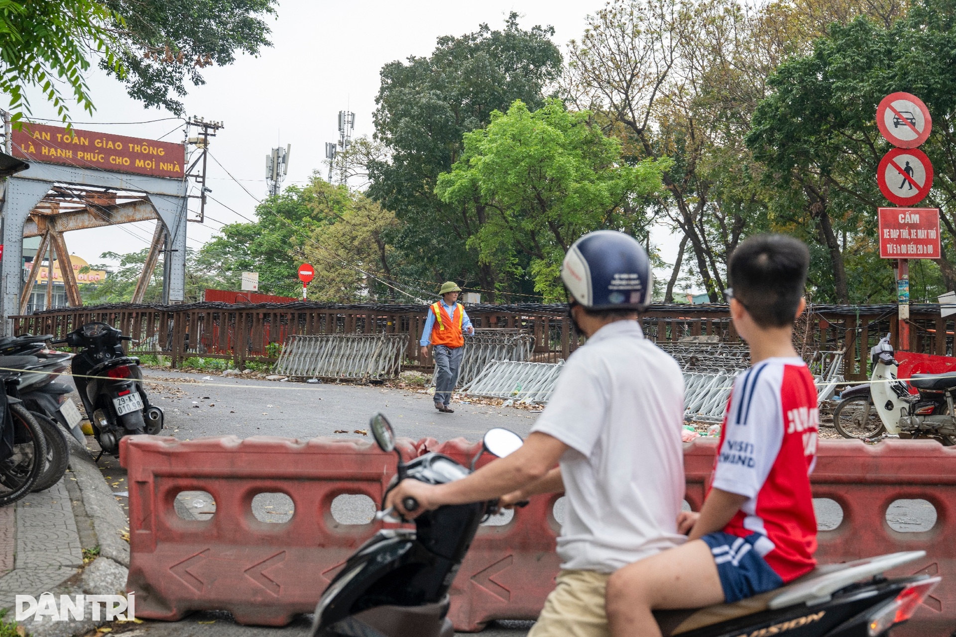 Cầu Long Biên rào chắn, cấm lưu thông 60 ngày để sửa chữa - 9