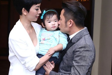 Bằng Kiều cưng nựng con gái Xuân Lan