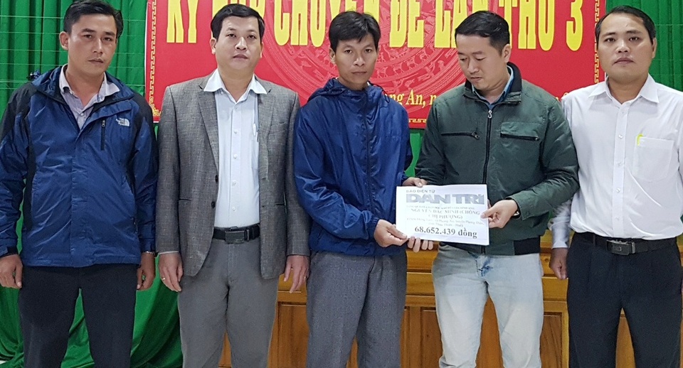 Gia đình sản phụ bị lũ cuốn tử vong được bạn đọc giúp đỡ 500 triệu đồng - 1 Gia đình sản phụ bị lũ cuốn tử vong được bạn đọc giúp đỡ 500 triệu đồng - 1