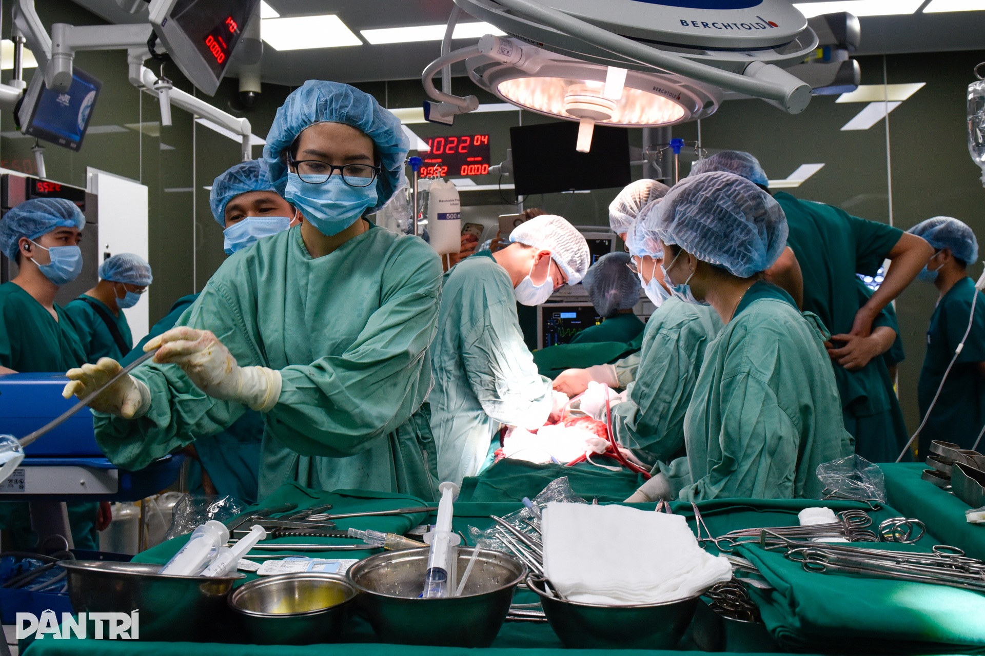 10 tiếng cân não để người đàn ông tái sinh 4 cuộc đời - 7 10 tiếng cân não để người đàn ông tái sinh 4 cuộc đời - 7