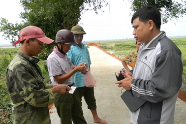 Kinh hãi công nghệ bắt cua đồng bằng... thuốc sâu
