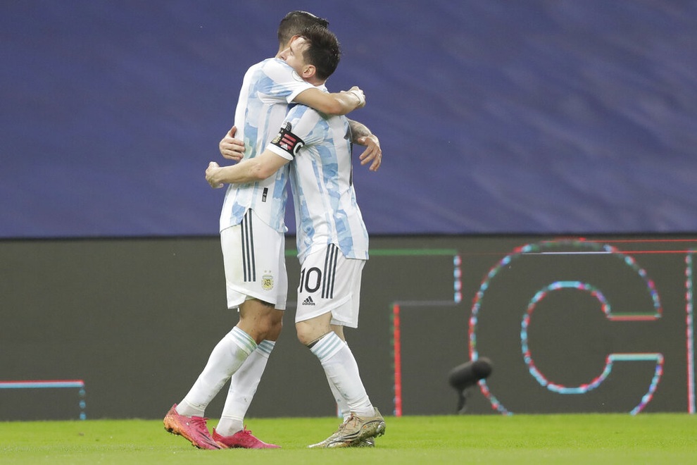 Messi an ủi Neymar, tri ân Di Maria sau chức vô địch Copa America - 4 Messi an ủi Neymar, tri ân Di Maria sau chức vô địch Copa America - 4