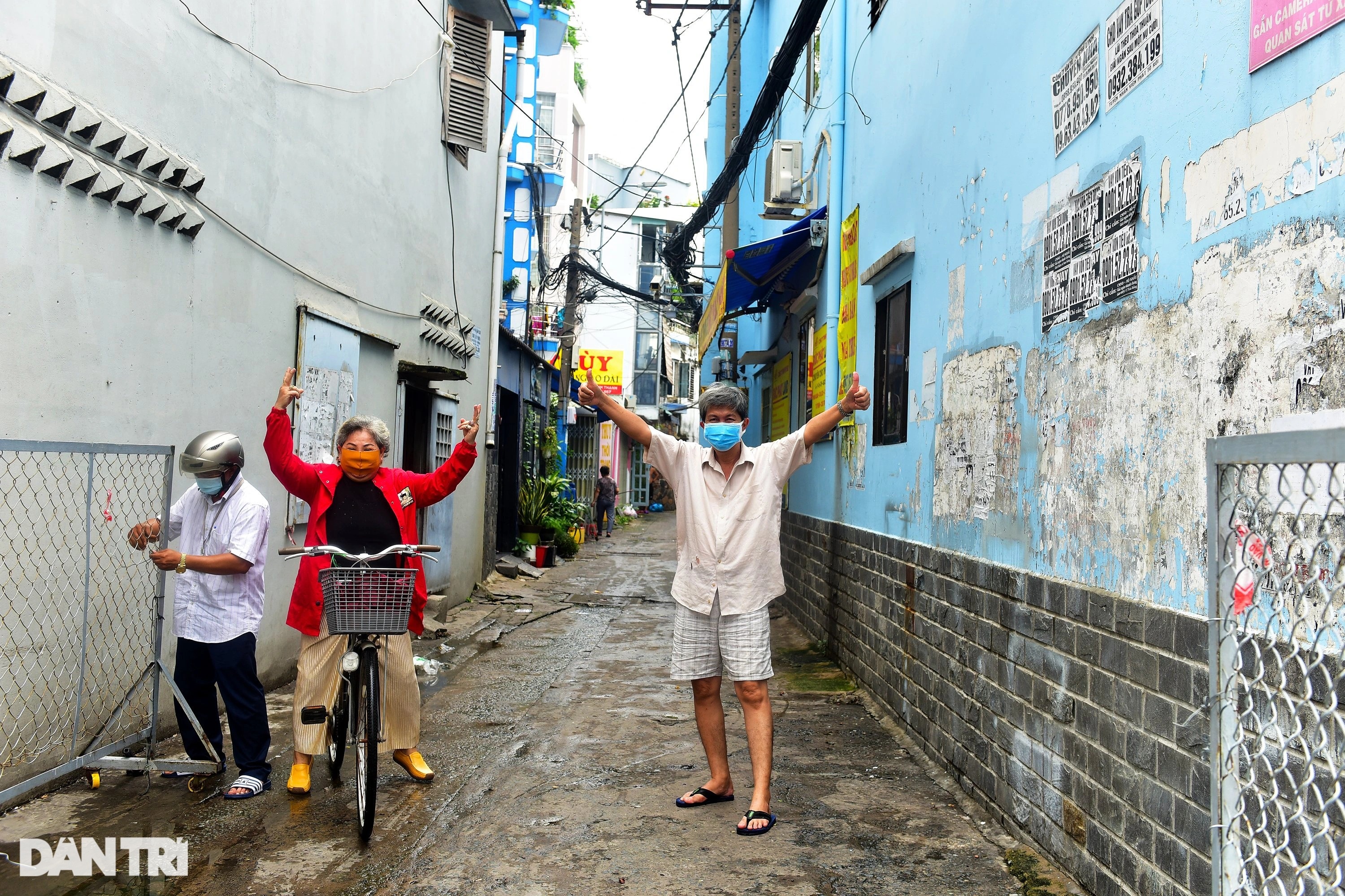 Tháo dỡ hàng loạt chốt chặn, rào chắn trên các tuyến đường trung tâm TPHCM - 10 Tháo dỡ hàng loạt chốt chặn, rào chắn trên các tuyến đường trung tâm TPHCM - 10