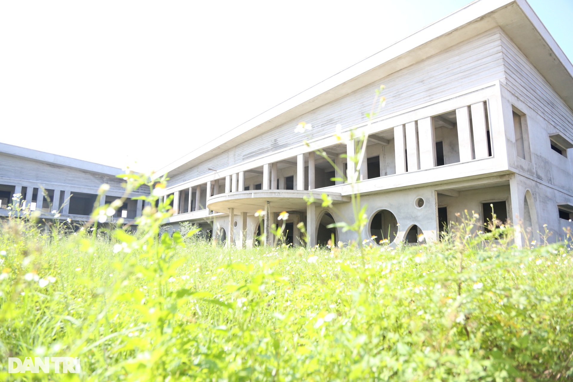 Trường hơn 23 tỷ đồng bỏ hoang, gần 100 trẻ dùng chung một nhà vệ sinh - 6 Trường hơn 23 tỷ đồng bỏ hoang, gần 100 trẻ dùng chung một nhà vệ sinh - 6
