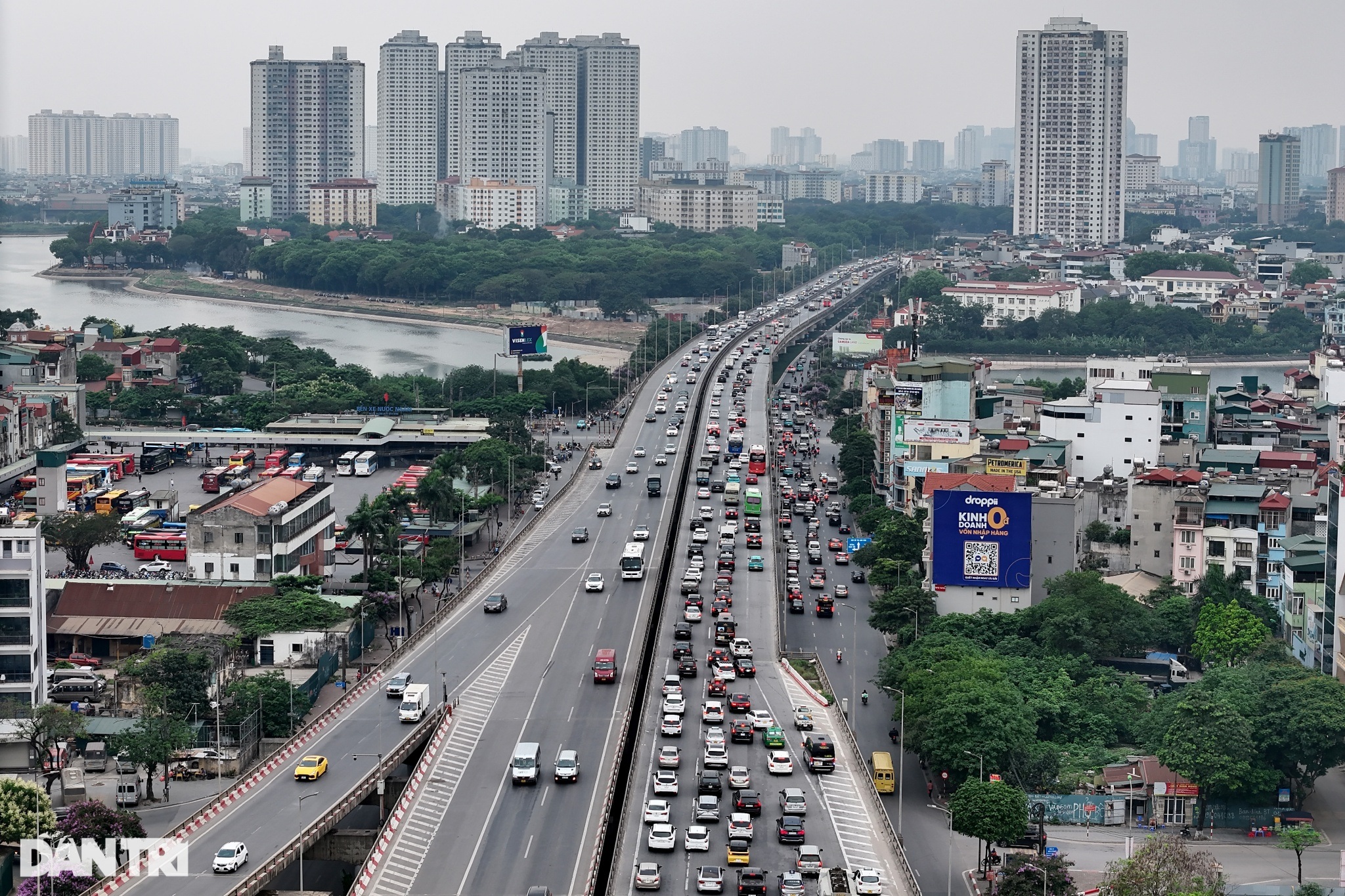 Mnoho řidičů bylo v den, kdy se po svátcích od 30. dubna do 1. května vrátili do Hanoje, překvapeno - 11 Nhiều tài xế bất ngờ trong ngày trở lại Hà Nội sau nghỉ lễ 30/4-1/5 - 11