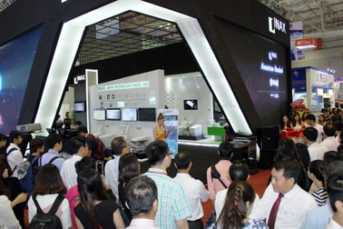 Lixil Việt Nam nổi bật tại Vietbuild 2016 với không gian sang trọng và hiện đại