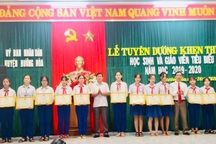 Tuyên dương, khen thưởng học sinh, giáo viên tiêu biểu tại huyện miền núi
