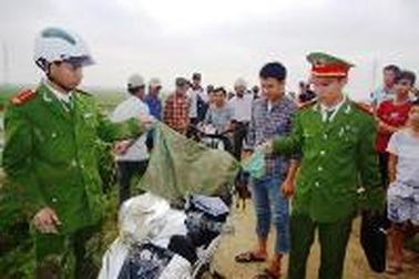 Hơn 300 người vây bắt hai tên “cẩu tặc” giữa ban ngày