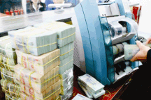 Mâu thuẫn giữa lương với thu nhập  