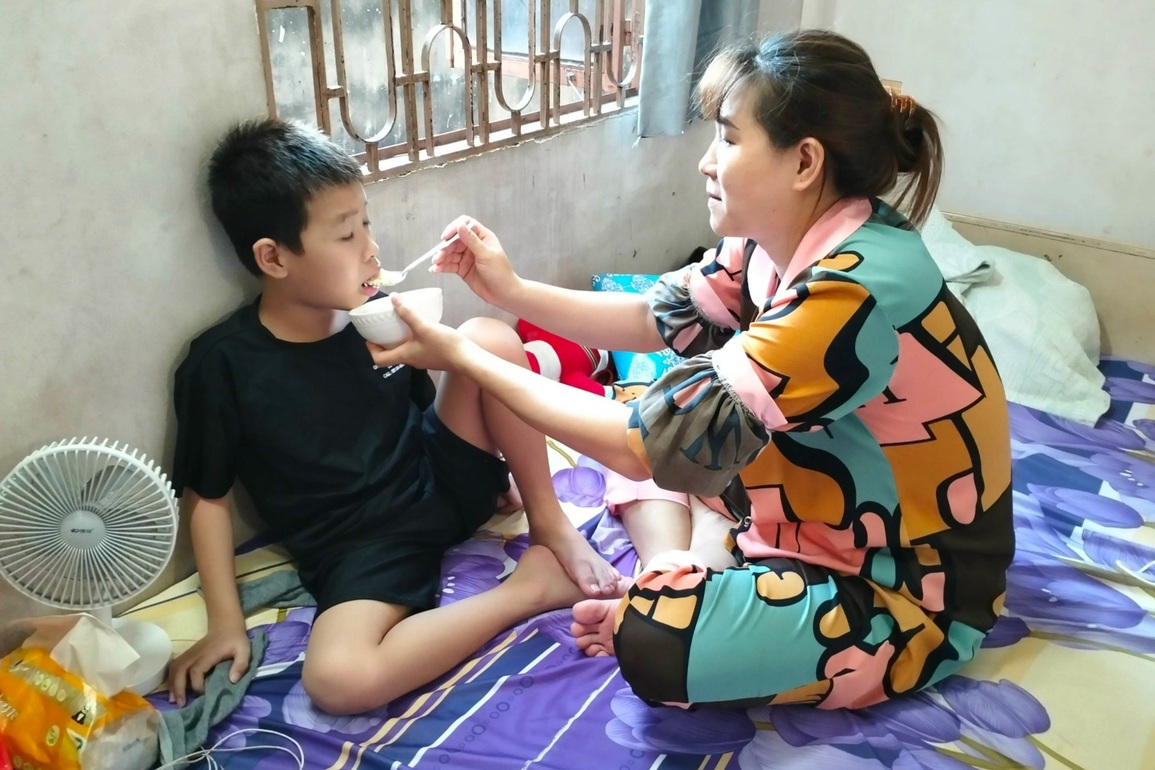 Xót thương vợ chồng hiếm muộn có bé con duy nhất lại mắc bệnh hiểm nghèo - 5 Xót thương vợ chồng hiếm muộn có bé con duy nhất lại mắc bệnh hiểm nghèo - 5