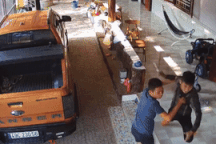 Hai anh em ruột ở Lâm Đồng bị nhóm côn đồ xông vào nhà truy sát