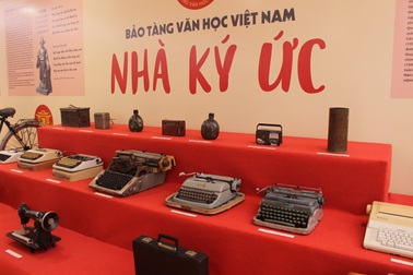 Nhiều kỷ vật quý được trưng bày tại Ngày thơ Việt Nam 2023