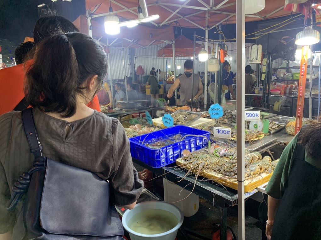 Bất ngờ với giá khách sạn ven biển Đà Nẵng dịp lễ: Thấp hơn cả đợt giữa hè - 2 Bất ngờ với giá khách sạn ven biển Đà Nẵng dịp lễ: Thấp hơn cả đợt giữa hè - 2