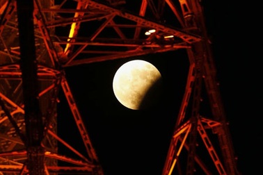 Ngắm “siêu” nguyệt thực khắp thế giới