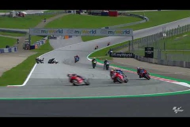 Góc máy ghi lại tai nạn kinh hoàng trên đường đua MotoGP