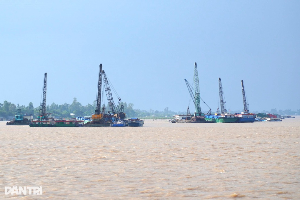 Vụ án khai thác cát lậu đặc biệt lớn khiến Chủ tịch tỉnh An Giang bị bắt - 1