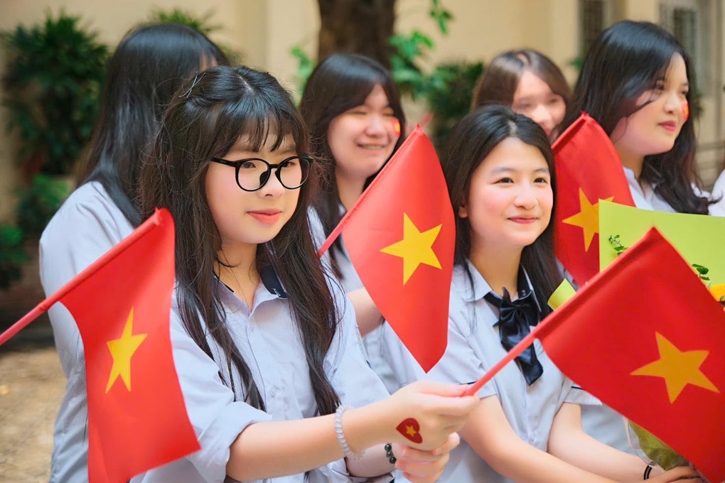 Chuyên tin vượt toán về tỷ lệ chọi ở 2 trường chuyên hàng đầu Hà Nội - 1 Chuyên tin vượt toán về tỷ lệ chọi ở 2 trường chuyên hàng đầu Hà Nội - 1