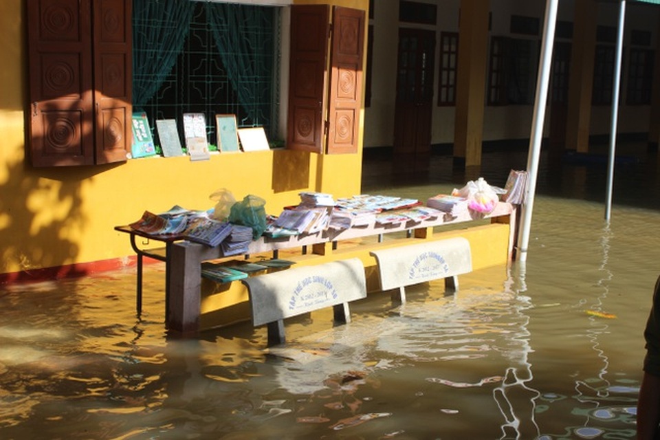 Nhà xuất bản Giáo dục hỗ trợ 1 tỷ đồng, bổ sung SGK cho học sinh vùng lũ - 2