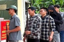 Người dân mang 60 khẩu súng đến công an đổi lấy quà