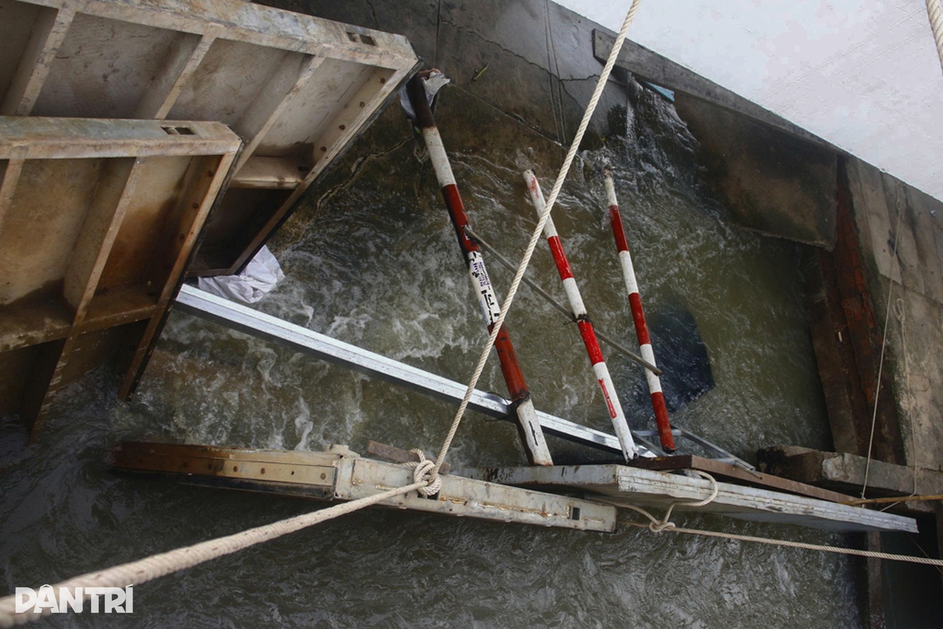 Ngày đêm khắc phục sự cố sụp cống ngăn triều uy hiếp khu dân cư ở TPHCM - 9 Ngày đêm khắc phục sự cố sụp cống ngăn triều uy hiếp khu dân cư ở TPHCM - 9