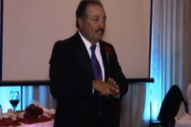 Cảm động bài hát bằng ngôn ngữ cử chỉ cha dành cho con gái trong ngày cưới