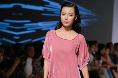 Lại Thanh Hương xinh đẹp trên sàn diễn